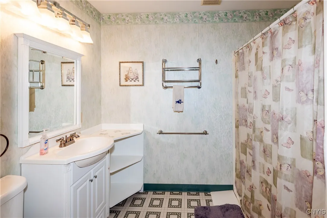 30 Jefferson Street, Schroeppel, New York 13135, Schroeppel, New York 13135, 4 Bedrooms Bedrooms, 11 Rooms Rooms,3 BathroomsBathrooms,Residential,Closed,30 Jefferson Street, Schroeppel, New York 13135,0,S1630321