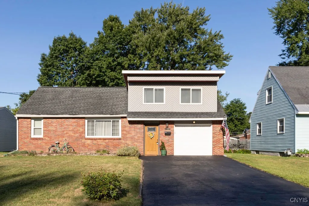 130 Maple Manor Drive, Clay, New York 13212, Clay, New York 13212, 3 Bedrooms Bedrooms, 6 Rooms Rooms,2 BathroomsBathrooms,Residential,Closed,130 Maple Manor Drive, Clay, New York 13212,0,S1630009