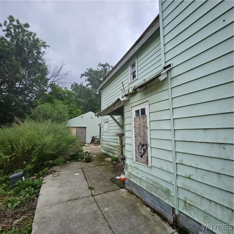 77 Clay Street, Buffalo, New York 14207, Buffalo, New York 14207, 6 Bedrooms Bedrooms, ,2 BathroomsBathrooms,Residential,For Sale,77 Clay Street, Buffalo, New York 14207,0,B1630418