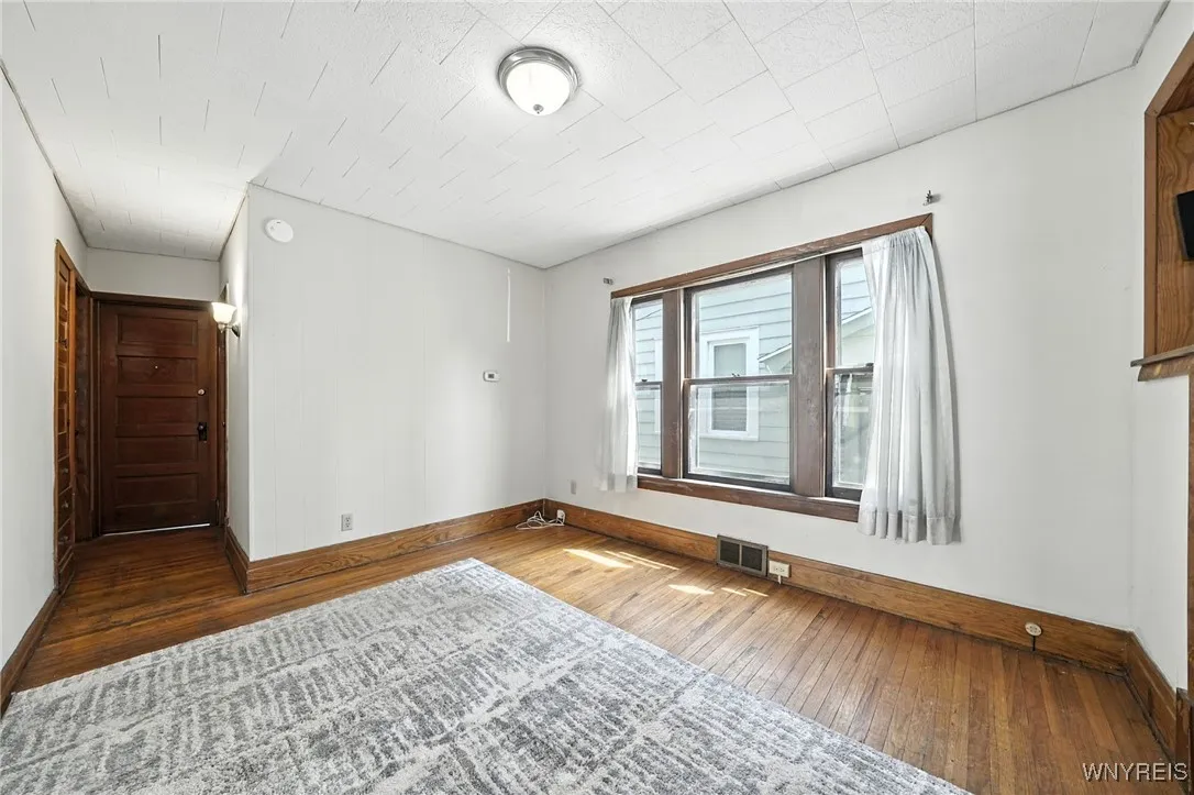 33 Nicholson Street, Buffalo, New York 14214, Buffalo, New York 14214, 4 Bedrooms Bedrooms, 7 Rooms Rooms,1 BathroomBathrooms,Residential,Closed,33 Nicholson Street, Buffalo, New York 14214,0,B1630366