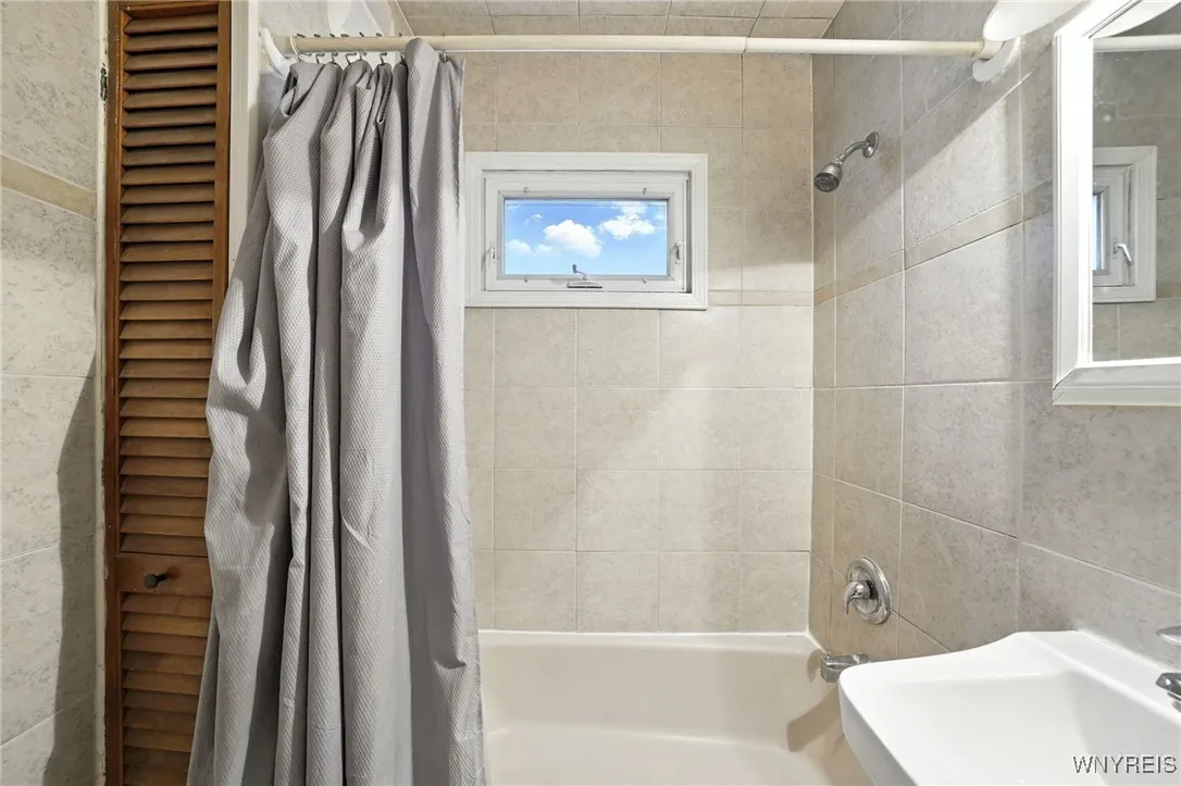 33 Nicholson Street, Buffalo, New York 14214, Buffalo, New York 14214, 4 Bedrooms Bedrooms, 7 Rooms Rooms,1 BathroomBathrooms,Residential,Closed,33 Nicholson Street, Buffalo, New York 14214,0,B1630366