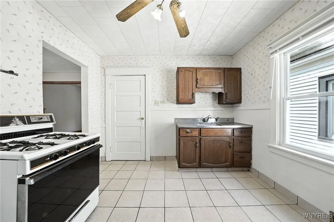 33 Nicholson Street, Buffalo, New York 14214, Buffalo, New York 14214, 4 Bedrooms Bedrooms, 7 Rooms Rooms,1 BathroomBathrooms,Residential,Closed,33 Nicholson Street, Buffalo, New York 14214,0,B1630366