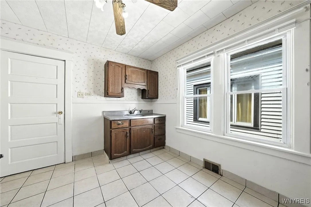 33 Nicholson Street, Buffalo, New York 14214, Buffalo, New York 14214, 4 Bedrooms Bedrooms, 7 Rooms Rooms,1 BathroomBathrooms,Residential,Closed,33 Nicholson Street, Buffalo, New York 14214,0,B1630366