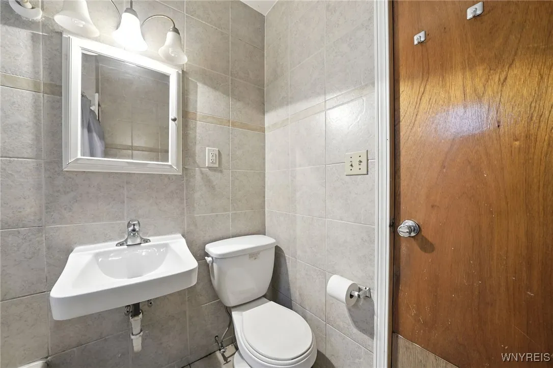 33 Nicholson Street, Buffalo, New York 14214, Buffalo, New York 14214, 4 Bedrooms Bedrooms, 7 Rooms Rooms,1 BathroomBathrooms,Residential,Closed,33 Nicholson Street, Buffalo, New York 14214,0,B1630366