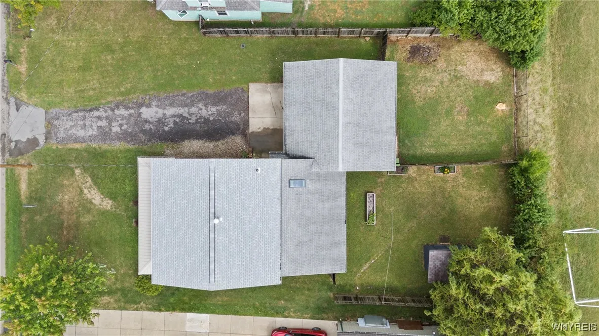 Overhead picture showing entire backyard. Overhead picture showing entire backyard.