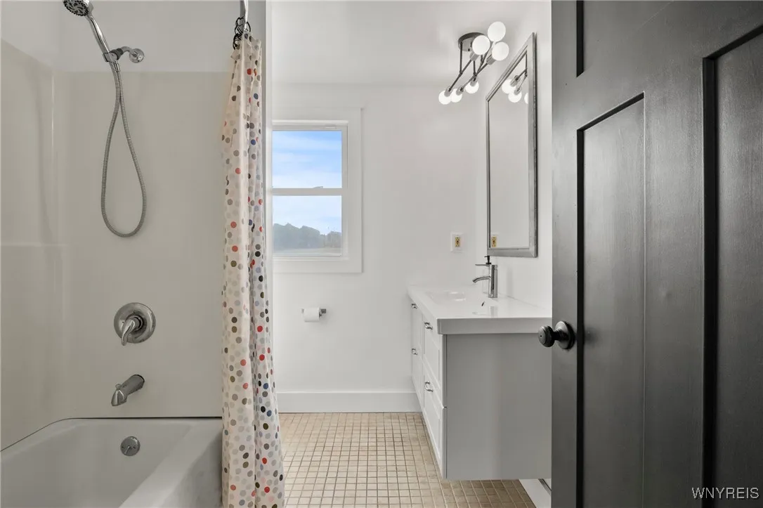 Full bathroom at top of stairs Full bathroom at top of stairs