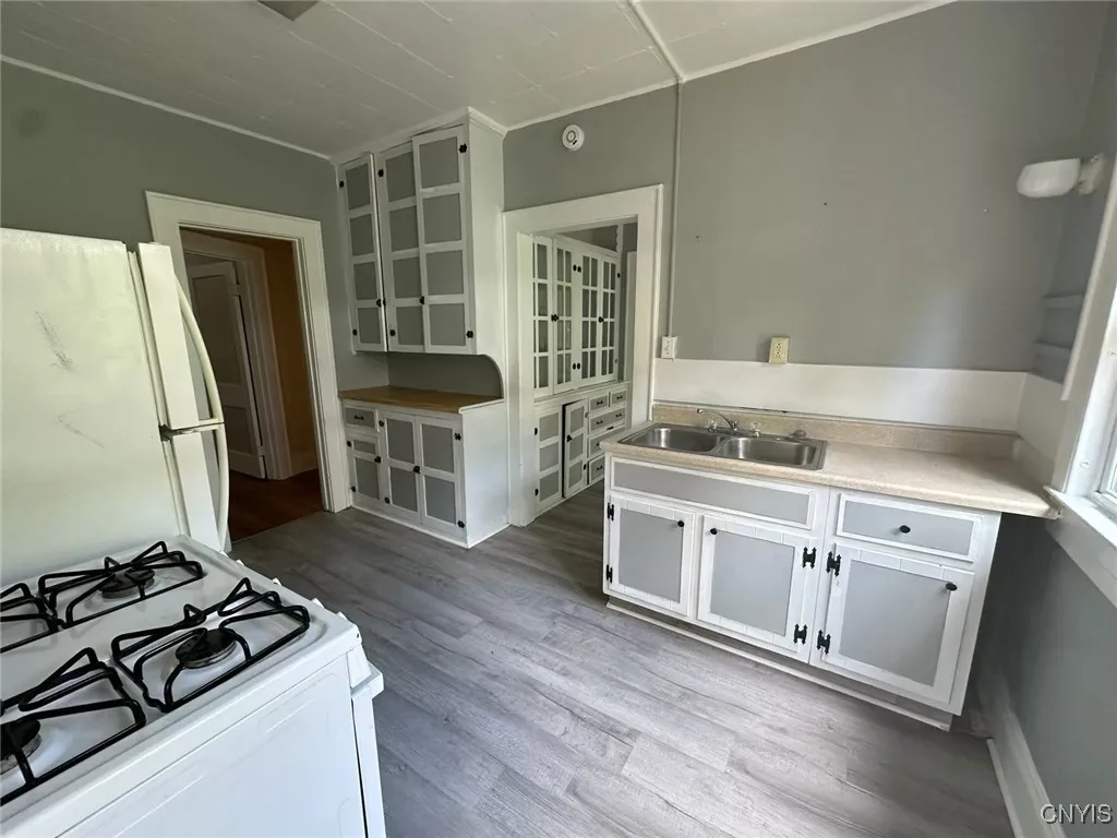 119 Parkview Avenue, Syracuse, New York 13207, Syracuse, New York 13207, 6 Bedrooms Bedrooms, ,2 BathroomsBathrooms,Residential,For Sale,119 Parkview Avenue, Syracuse, New York 13207,0,S1629793