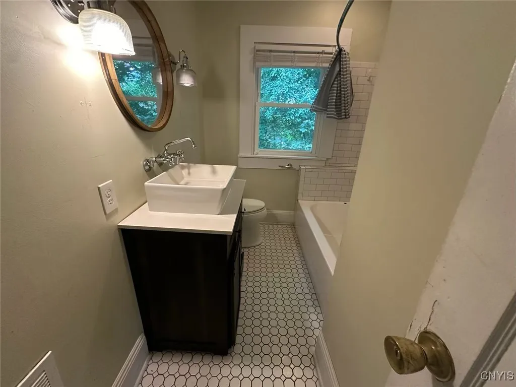 119 Parkview Avenue, Syracuse, New York 13207, Syracuse, New York 13207, 6 Bedrooms Bedrooms, ,2 BathroomsBathrooms,Residential,For Sale,119 Parkview Avenue, Syracuse, New York 13207,0,S1629793