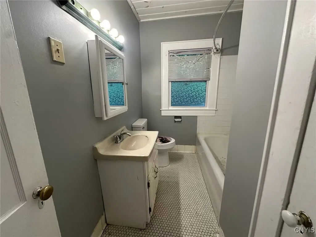 119 Parkview Avenue, Syracuse, New York 13207, Syracuse, New York 13207, 6 Bedrooms Bedrooms, ,2 BathroomsBathrooms,Residential,For Sale,119 Parkview Avenue, Syracuse, New York 13207,0,S1629793