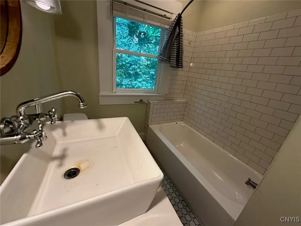 119 Parkview Avenue, Syracuse, New York 13207, Syracuse, New York 13207, 6 Bedrooms Bedrooms, ,2 BathroomsBathrooms,Residential,For Sale,119 Parkview Avenue, Syracuse, New York 13207,0,S1629793