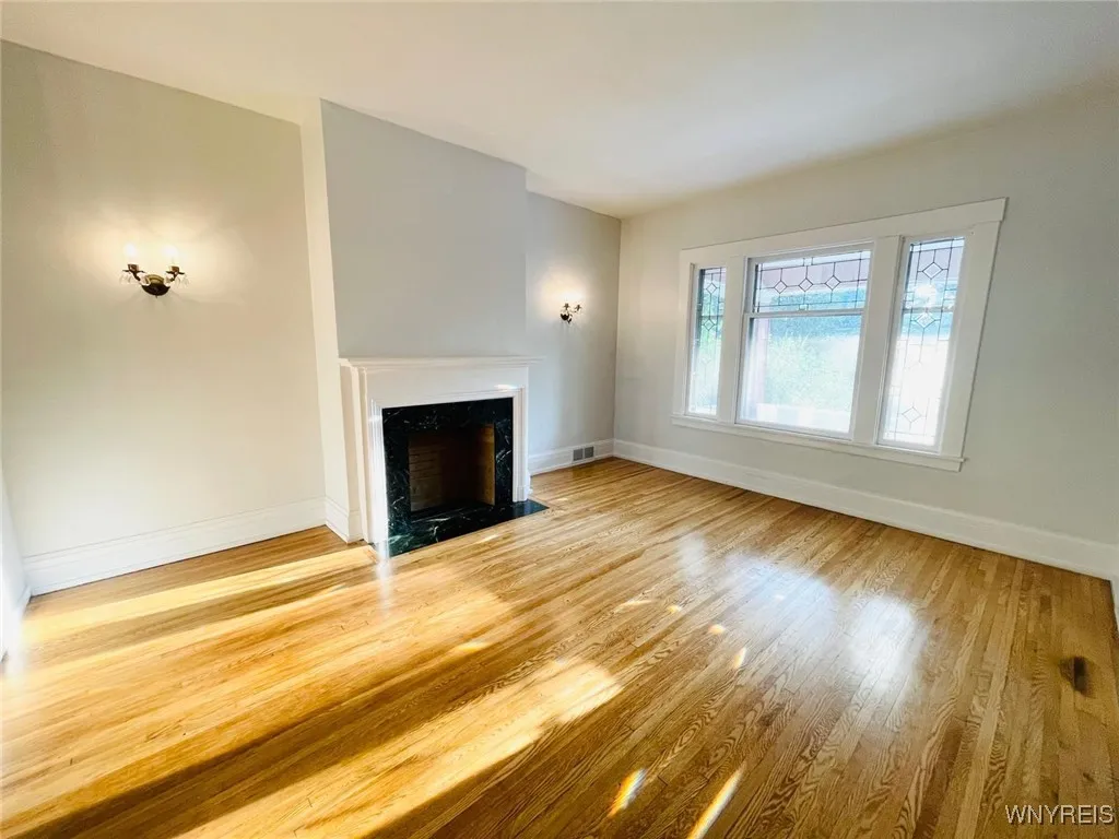21 Sterling Avenue, Buffalo, New York 14216, Buffalo, New York 14216, 6 Bedrooms Bedrooms, ,2 BathroomsBathrooms,Residential,For Sale,21 Sterling Avenue, Buffalo, New York 14216,0,B1630608