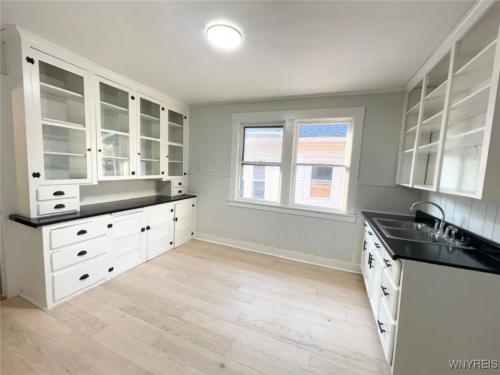 21 Sterling Avenue, Buffalo, New York 14216, Buffalo, New York 14216, 6 Bedrooms Bedrooms, ,2 BathroomsBathrooms,Residential,For Sale,21 Sterling Avenue, Buffalo, New York 14216,0,B1630608