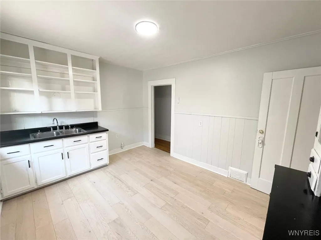 21 Sterling Avenue, Buffalo, New York 14216, Buffalo, New York 14216, 6 Bedrooms Bedrooms, ,2 BathroomsBathrooms,Residential,For Sale,21 Sterling Avenue, Buffalo, New York 14216,0,B1630608
