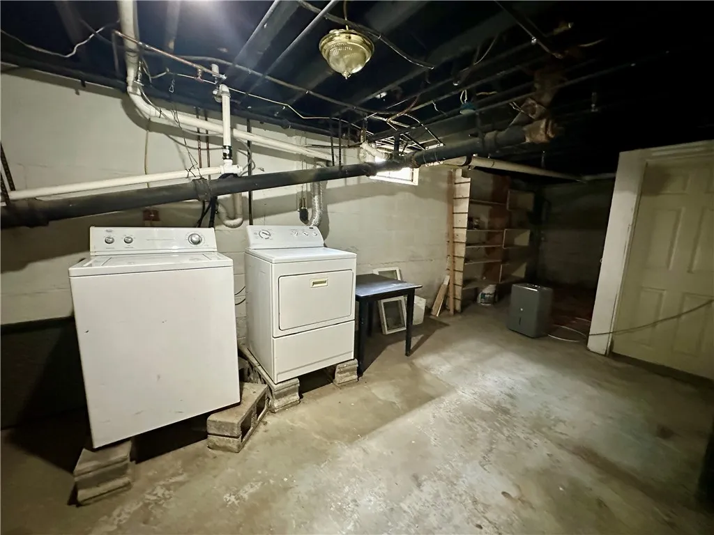 Unit 19 washer/dryer