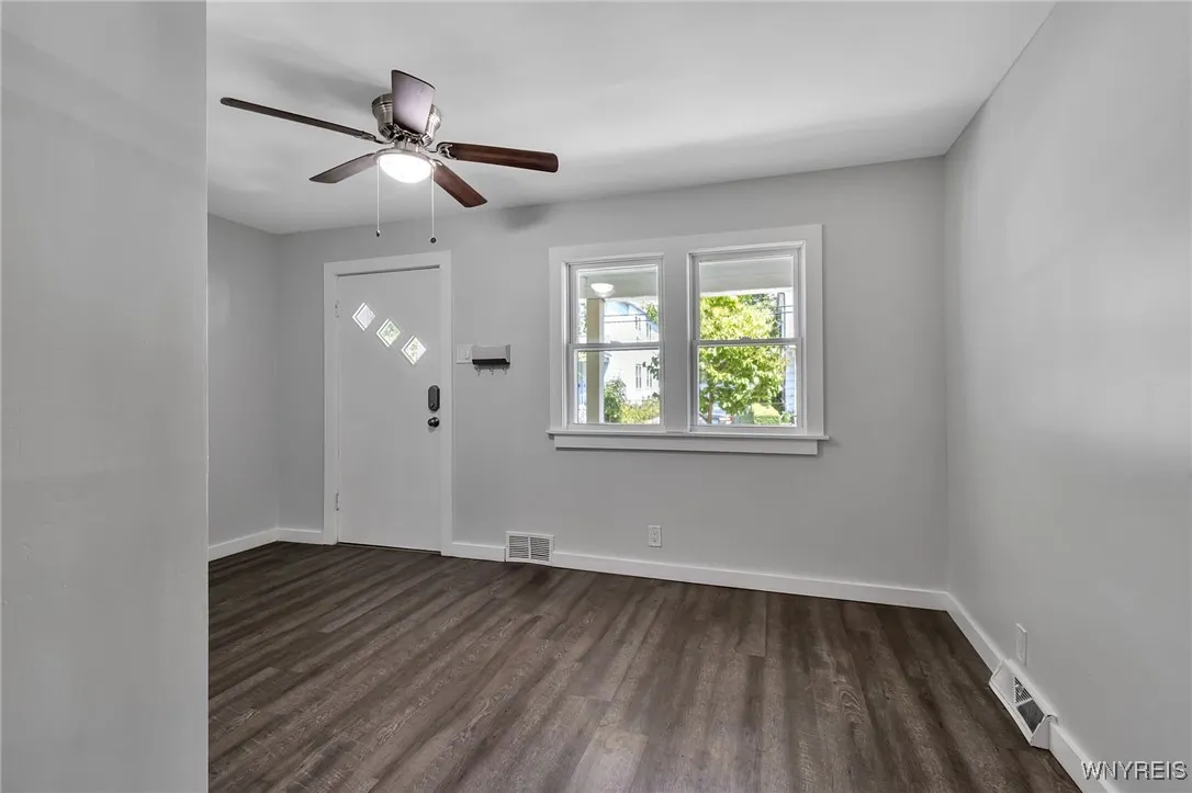 84 Bush Street, Buffalo, New York 14207, Buffalo, New York 14207, 2 Bedrooms Bedrooms, 6 Rooms Rooms,2 BathroomsBathrooms,Residential,For Sale,84 Bush Street, Buffalo, New York 14207,B1622809