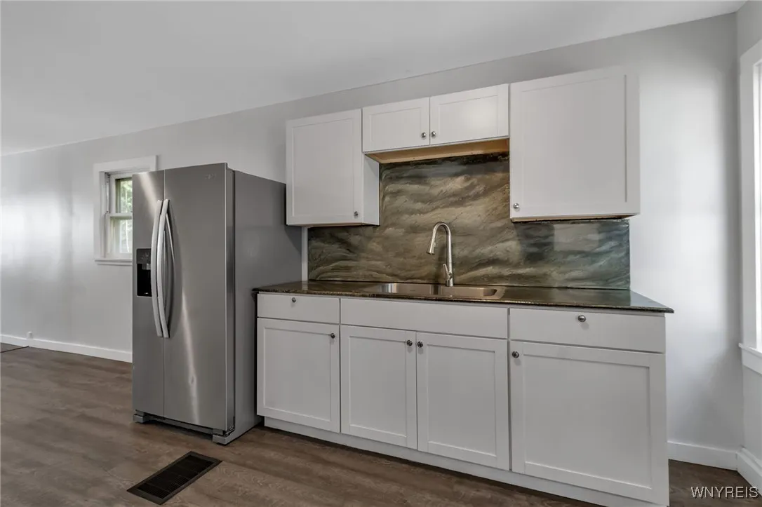 84 Bush Street, Buffalo, New York 14207, Buffalo, New York 14207, 2 Bedrooms Bedrooms, 6 Rooms Rooms,2 BathroomsBathrooms,Residential,For Sale,84 Bush Street, Buffalo, New York 14207,B1622809
