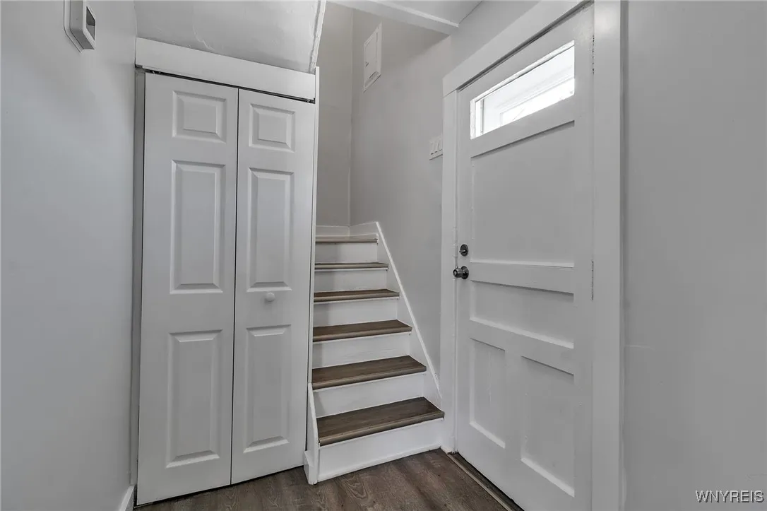 84 Bush Street, Buffalo, New York 14207, Buffalo, New York 14207, 2 Bedrooms Bedrooms, 6 Rooms Rooms,2 BathroomsBathrooms,Residential,For Sale,84 Bush Street, Buffalo, New York 14207,B1622809