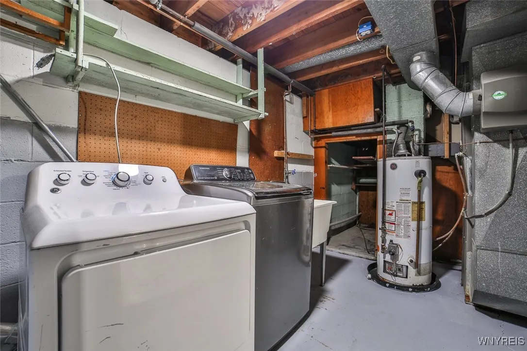 126 Leonore Road, Amherst, New York 14226, Amherst, New York 14226, 3 Bedrooms Bedrooms, 7 Rooms Rooms,2 BathroomsBathrooms,Residential,For Sale,126 Leonore Road, Amherst, New York 14226,B1623535