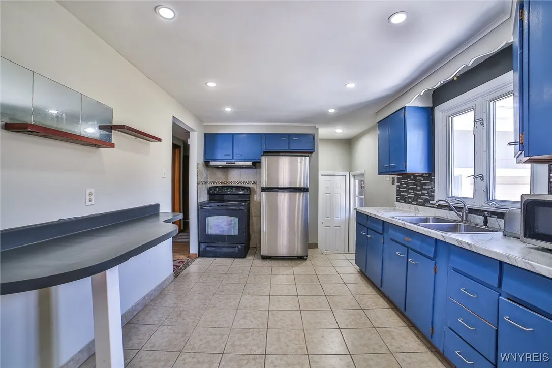 126 Leonore Road, Amherst, New York 14226, Amherst, New York 14226, 3 Bedrooms Bedrooms, 7 Rooms Rooms,2 BathroomsBathrooms,Residential,For Sale,126 Leonore Road, Amherst, New York 14226,B1623535