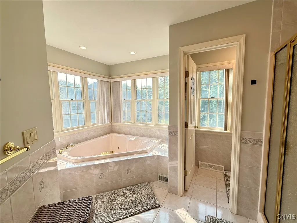 22 Oakwood Drive, New Hartford, New York 13413, New Hartford, New York 13413, 5 Bedrooms Bedrooms, 15 Rooms Rooms,4 BathroomsBathrooms,Residential,Closed,22 Oakwood Drive, New Hartford, New York 13413,0,S1627773