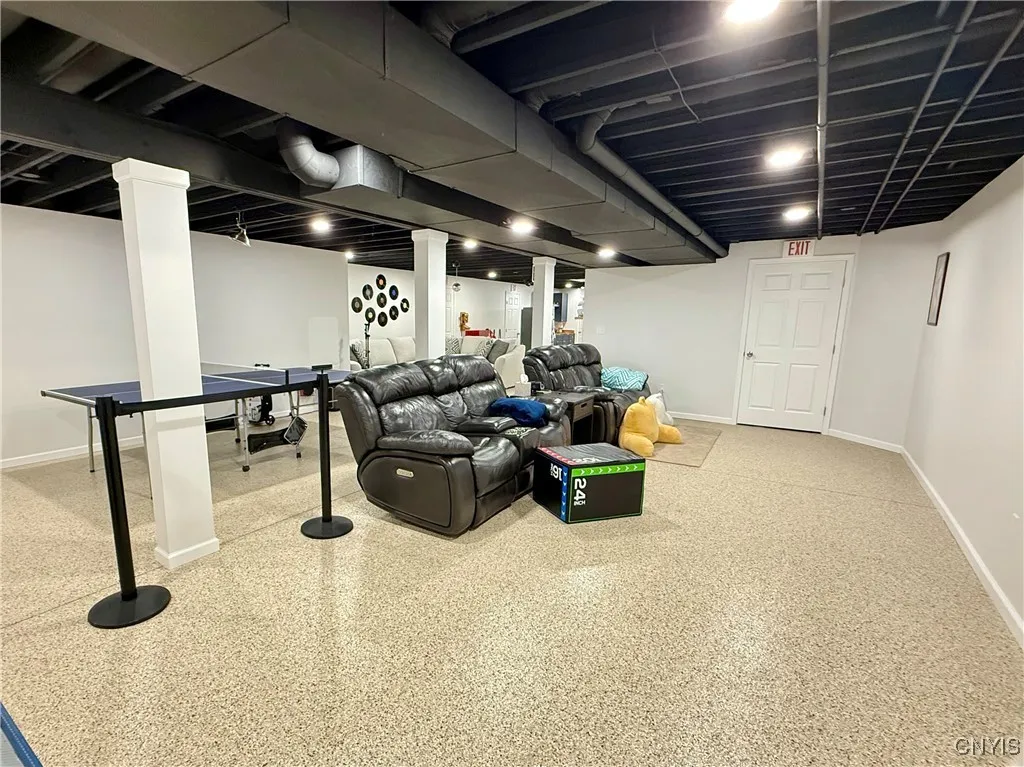 22 Oakwood Drive, New Hartford, New York 13413, New Hartford, New York 13413, 5 Bedrooms Bedrooms, 15 Rooms Rooms,4 BathroomsBathrooms,Residential,Closed,22 Oakwood Drive, New Hartford, New York 13413,0,S1627773