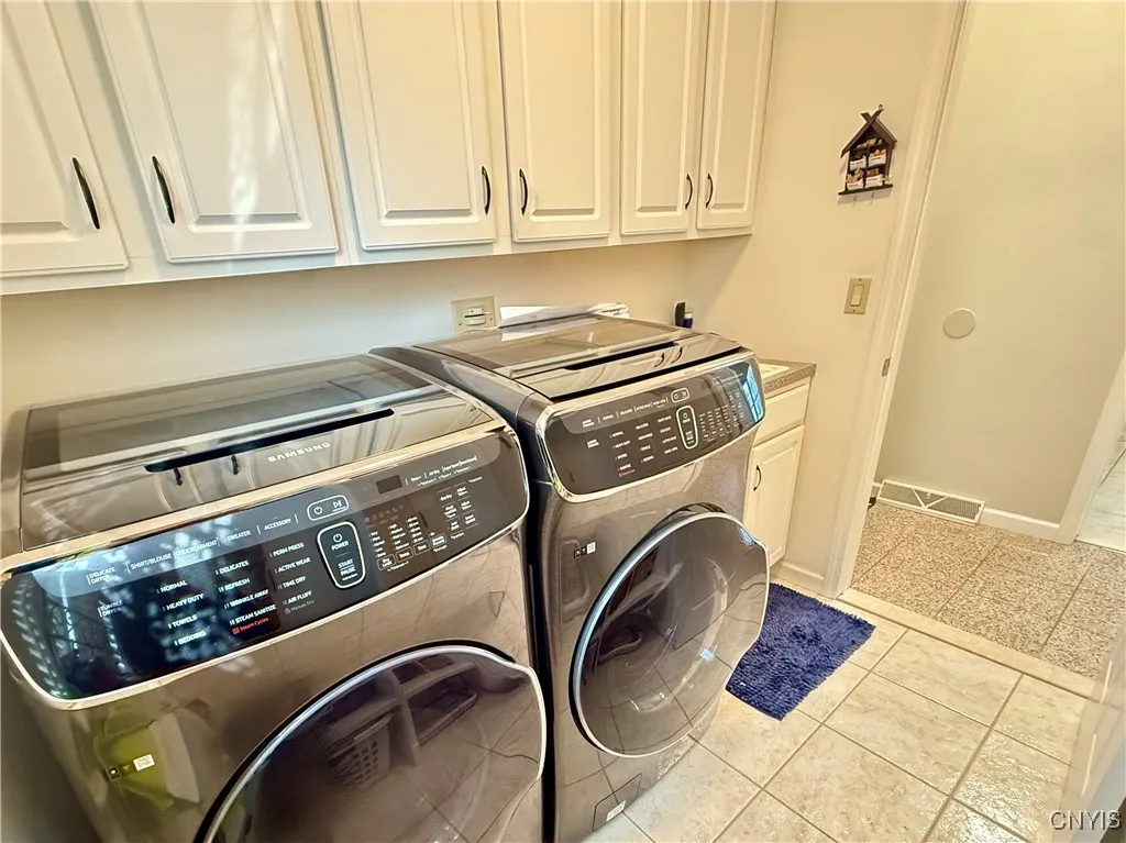 22 Oakwood Drive, New Hartford, New York 13413, New Hartford, New York 13413, 5 Bedrooms Bedrooms, 15 Rooms Rooms,4 BathroomsBathrooms,Residential,Closed,22 Oakwood Drive, New Hartford, New York 13413,0,S1627773