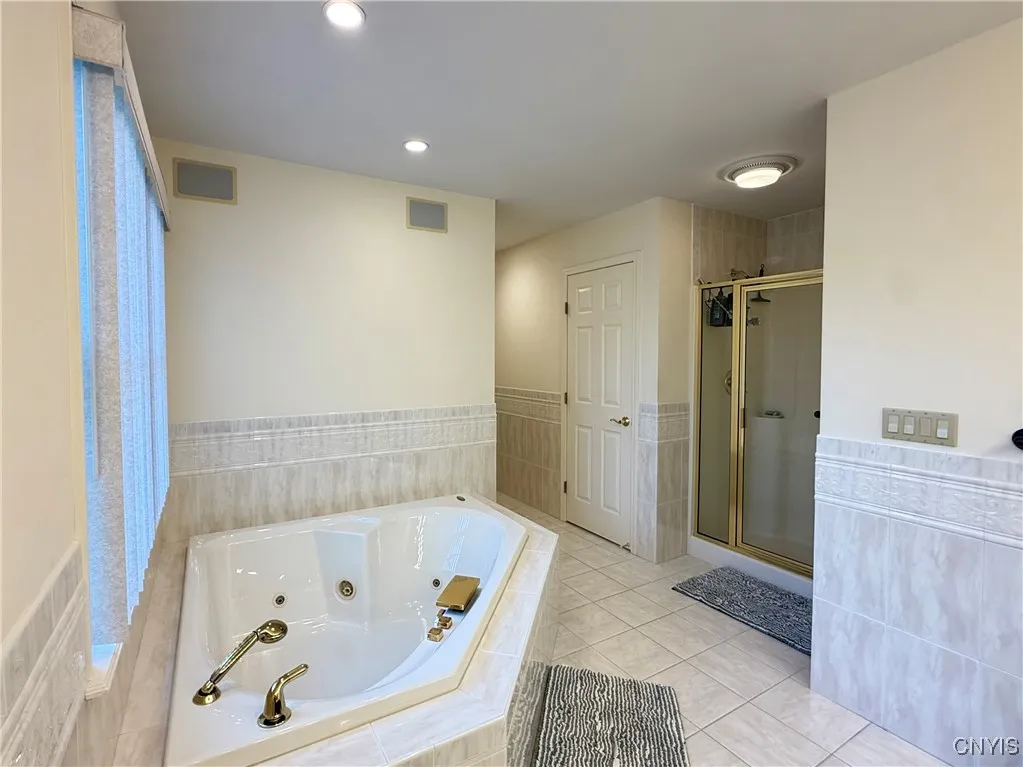 22 Oakwood Drive, New Hartford, New York 13413, New Hartford, New York 13413, 5 Bedrooms Bedrooms, 15 Rooms Rooms,4 BathroomsBathrooms,Residential,Closed,22 Oakwood Drive, New Hartford, New York 13413,0,S1627773