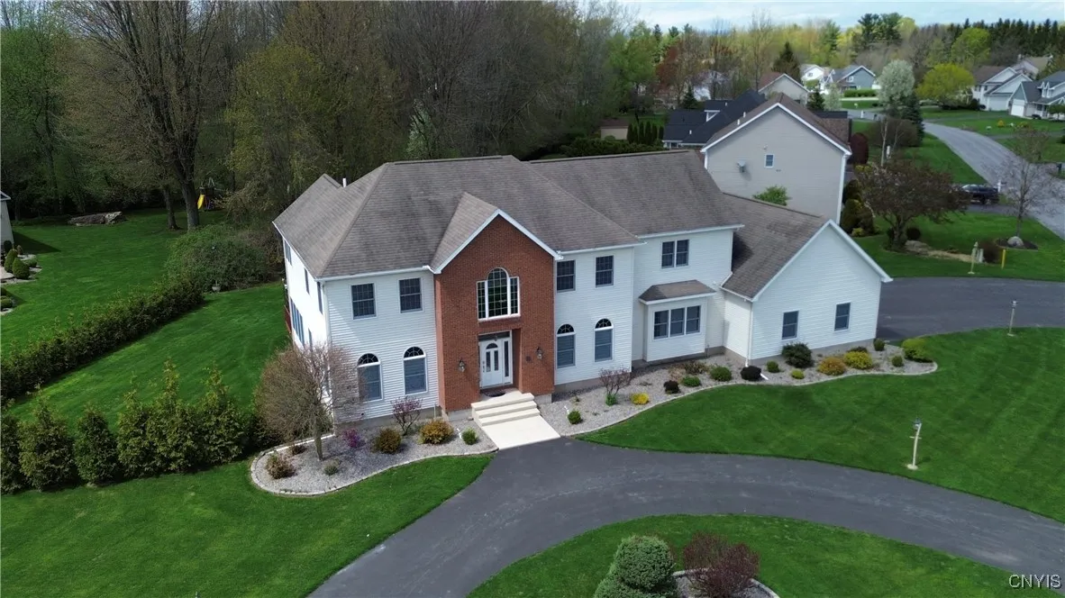 22 Oakwood Drive, New Hartford, New York 13413, New Hartford, New York 13413, 5 Bedrooms Bedrooms, 15 Rooms Rooms,4 BathroomsBathrooms,Residential,Closed,22 Oakwood Drive, New Hartford, New York 13413,0,S1627773