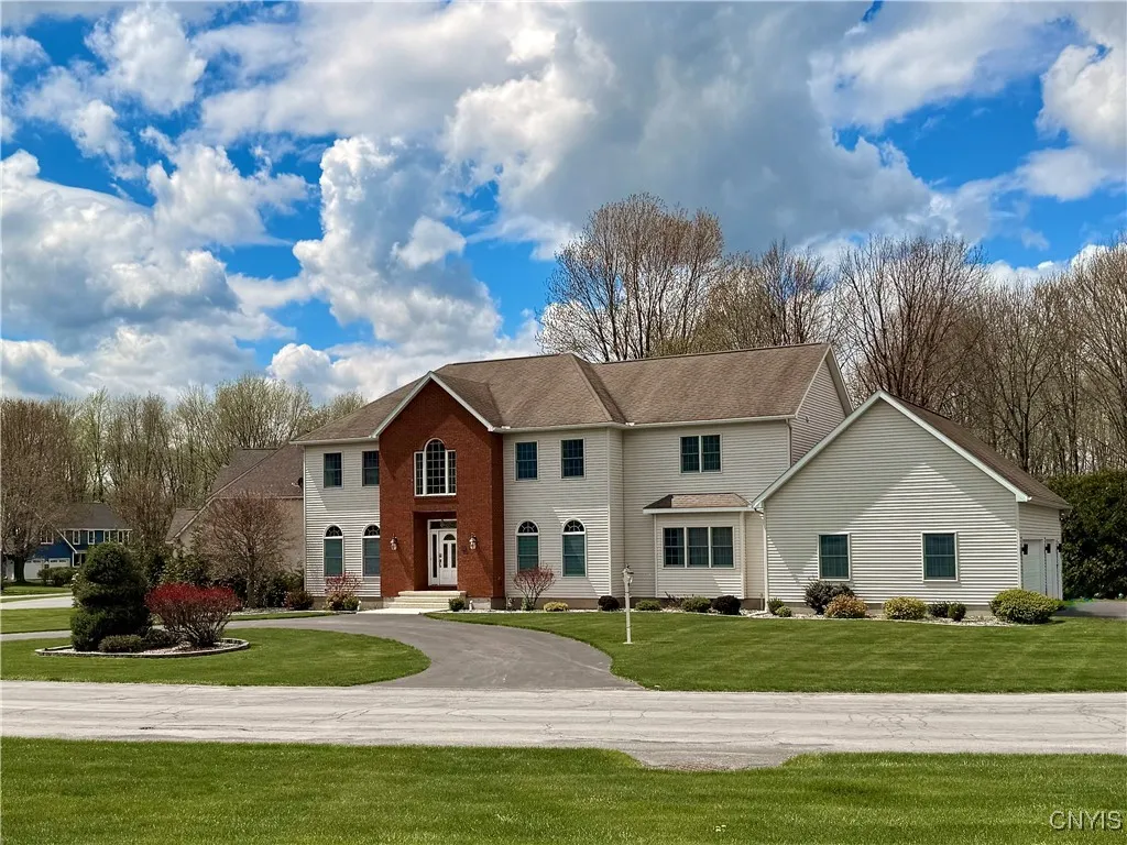 22 Oakwood Drive, New Hartford, New York 13413, New Hartford, New York 13413, 5 Bedrooms Bedrooms, 15 Rooms Rooms,4 BathroomsBathrooms,Residential,Closed,22 Oakwood Drive, New Hartford, New York 13413,0,S1627773