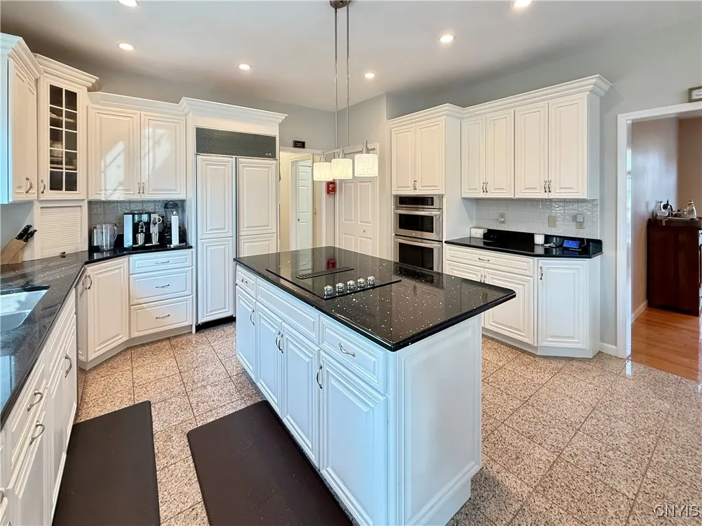 22 Oakwood Drive, New Hartford, New York 13413, New Hartford, New York 13413, 5 Bedrooms Bedrooms, 15 Rooms Rooms,4 BathroomsBathrooms,Residential,Closed,22 Oakwood Drive, New Hartford, New York 13413,0,S1627773