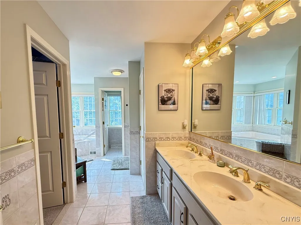 22 Oakwood Drive, New Hartford, New York 13413, New Hartford, New York 13413, 5 Bedrooms Bedrooms, 15 Rooms Rooms,4 BathroomsBathrooms,Residential,Closed,22 Oakwood Drive, New Hartford, New York 13413,0,S1627773