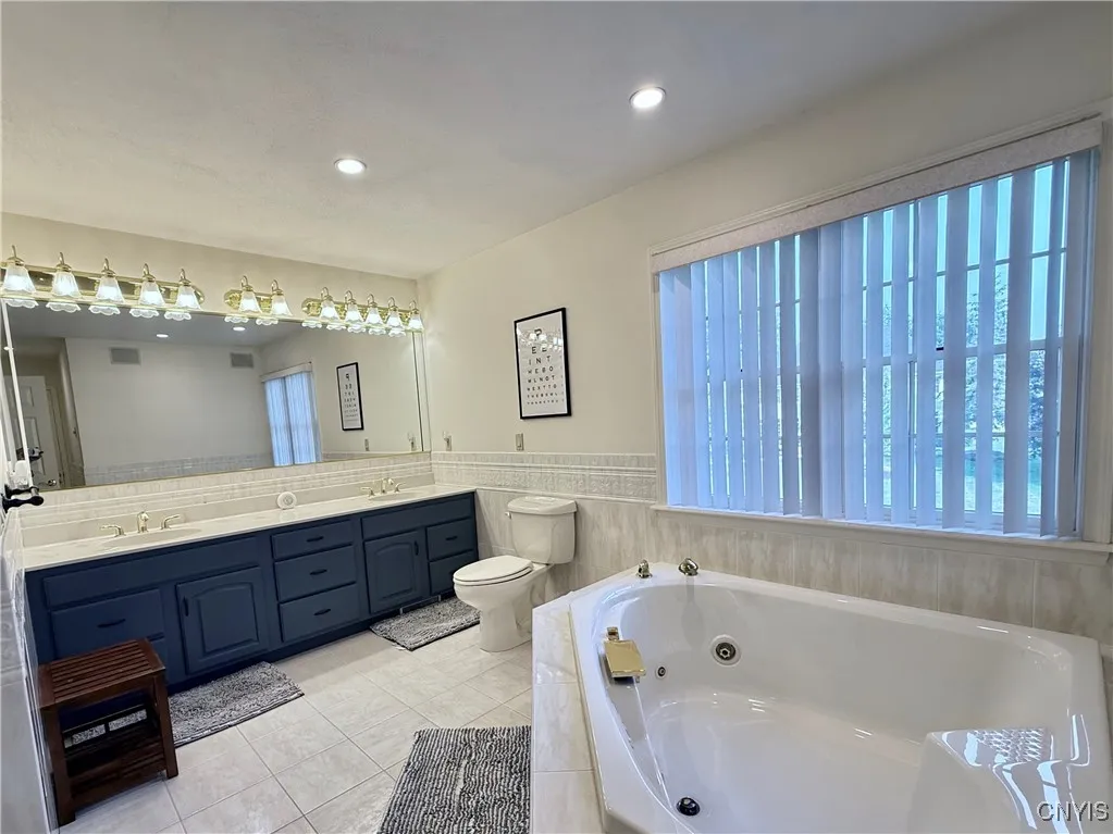 22 Oakwood Drive, New Hartford, New York 13413, New Hartford, New York 13413, 5 Bedrooms Bedrooms, 15 Rooms Rooms,4 BathroomsBathrooms,Residential,Closed,22 Oakwood Drive, New Hartford, New York 13413,0,S1627773