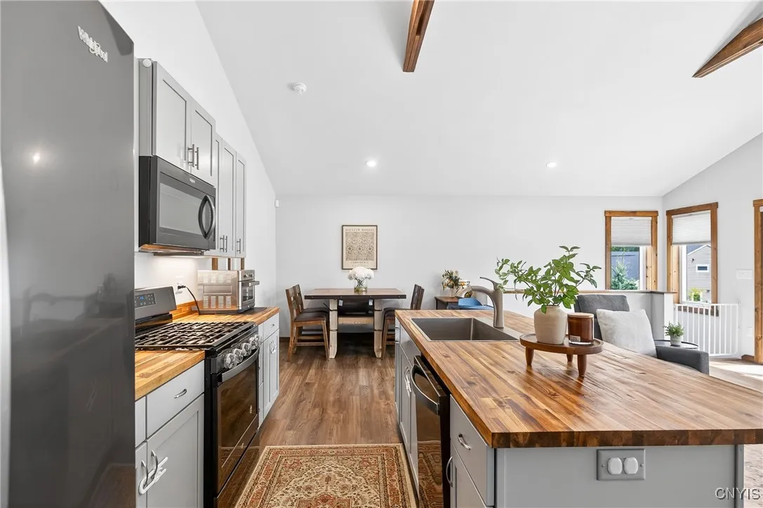 140 Xavier Circle, Syracuse, New York 13210, Syracuse, New York 13210, 2 Bedrooms Bedrooms, 5 Rooms Rooms,2 BathroomsBathrooms,Residential,Closed,140 Xavier Circle, Syracuse, New York 13210,0,S1628360