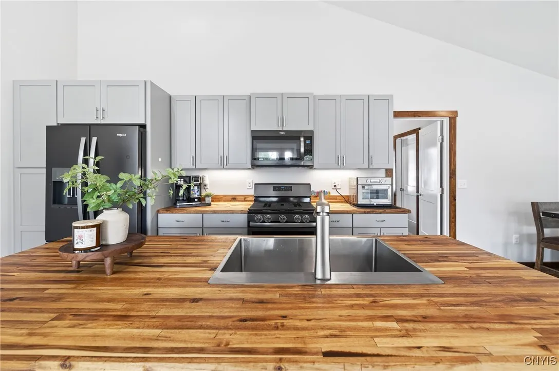 140 Xavier Circle, Syracuse, New York 13210, Syracuse, New York 13210, 2 Bedrooms Bedrooms, 5 Rooms Rooms,2 BathroomsBathrooms,Residential,Closed,140 Xavier Circle, Syracuse, New York 13210,0,S1628360