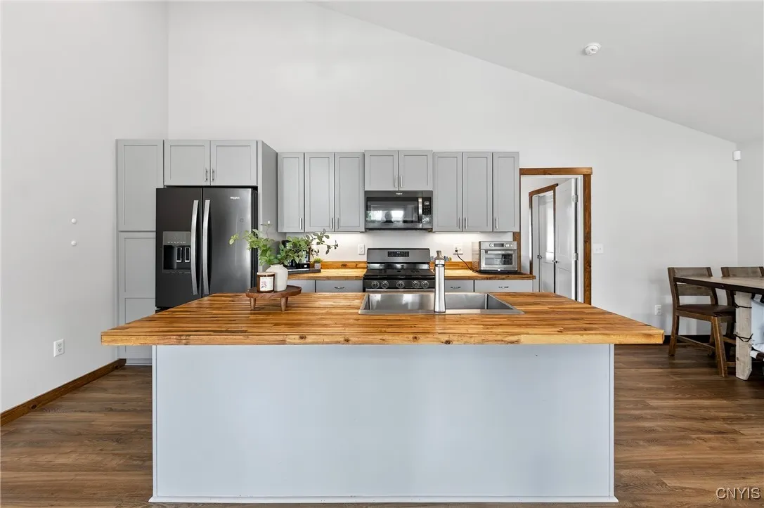 140 Xavier Circle, Syracuse, New York 13210, Syracuse, New York 13210, 2 Bedrooms Bedrooms, 5 Rooms Rooms,2 BathroomsBathrooms,Residential,Closed,140 Xavier Circle, Syracuse, New York 13210,0,S1628360