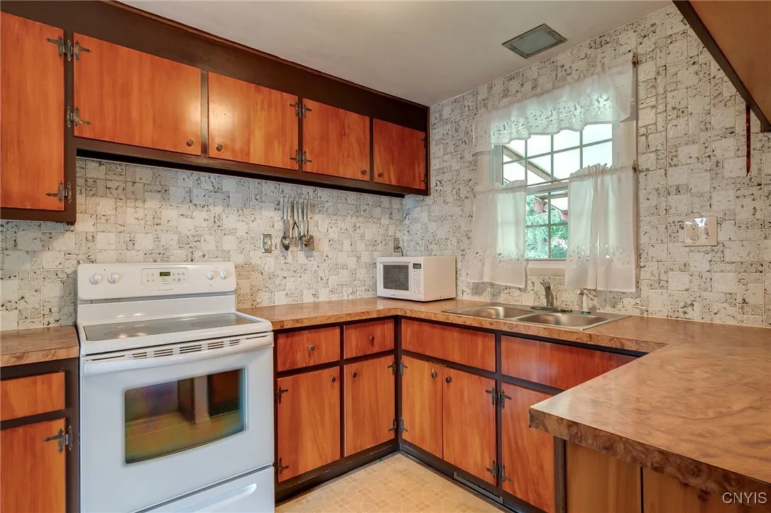 Kitchen with lots of space