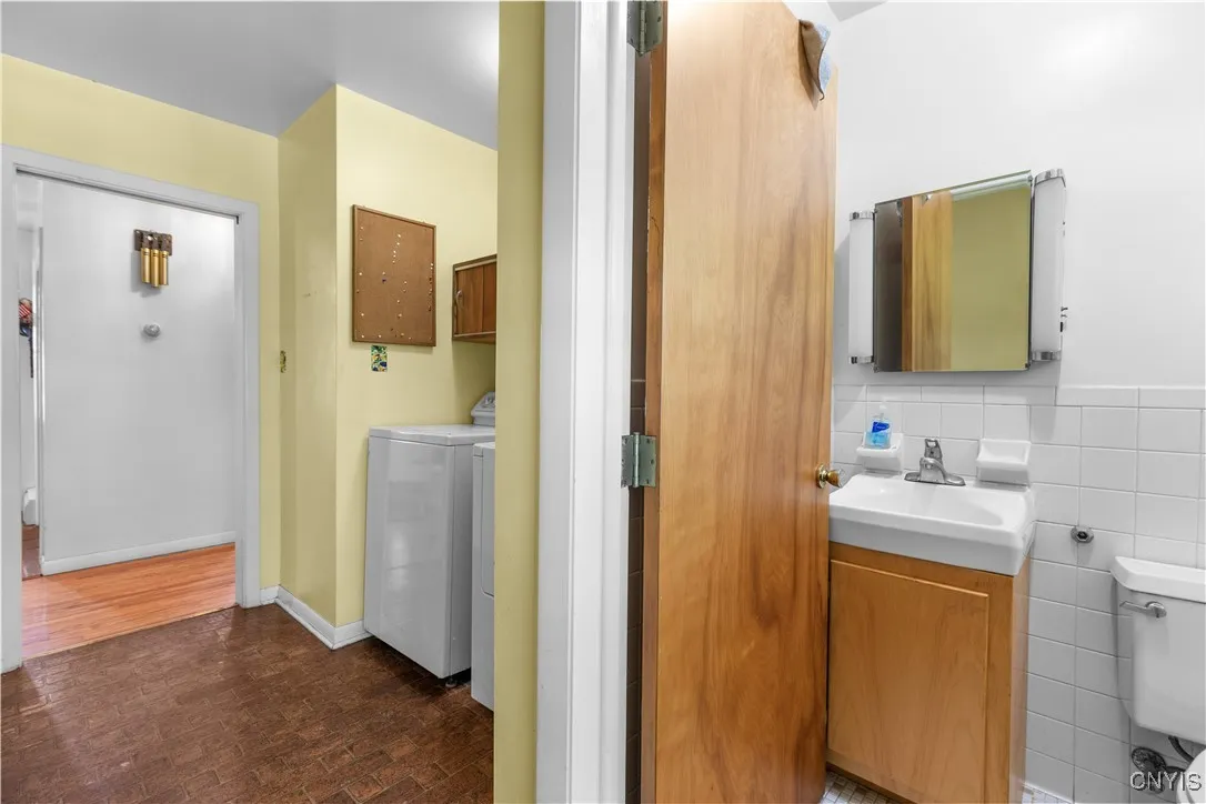 114 Harts Hill Terrace, Whitestown, New York 13492, Whitestown, New York 13492, 4 Bedrooms Bedrooms, 7 Rooms Rooms,2 BathroomsBathrooms,Residential,Closed,114 Harts Hill Terrace, Whitestown, New York 13492,0,S1629221