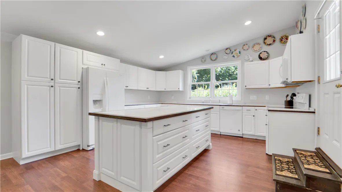 187 South Main Street, Perinton, New York 14450, Perinton, New York 14450, 4 Bedrooms Bedrooms, 13 Rooms Rooms,2 BathroomsBathrooms,Residential,Closed,187 South Main Street, Perinton, New York 14450,0,R1628550
