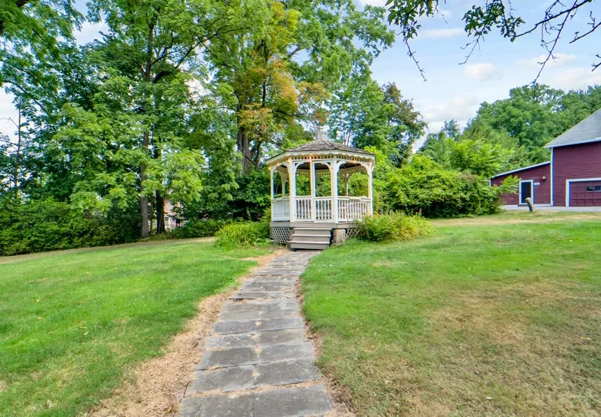 187 South Main Street, Perinton, New York 14450, Perinton, New York 14450, 4 Bedrooms Bedrooms, 13 Rooms Rooms,2 BathroomsBathrooms,Residential,Closed,187 South Main Street, Perinton, New York 14450,0,R1628550