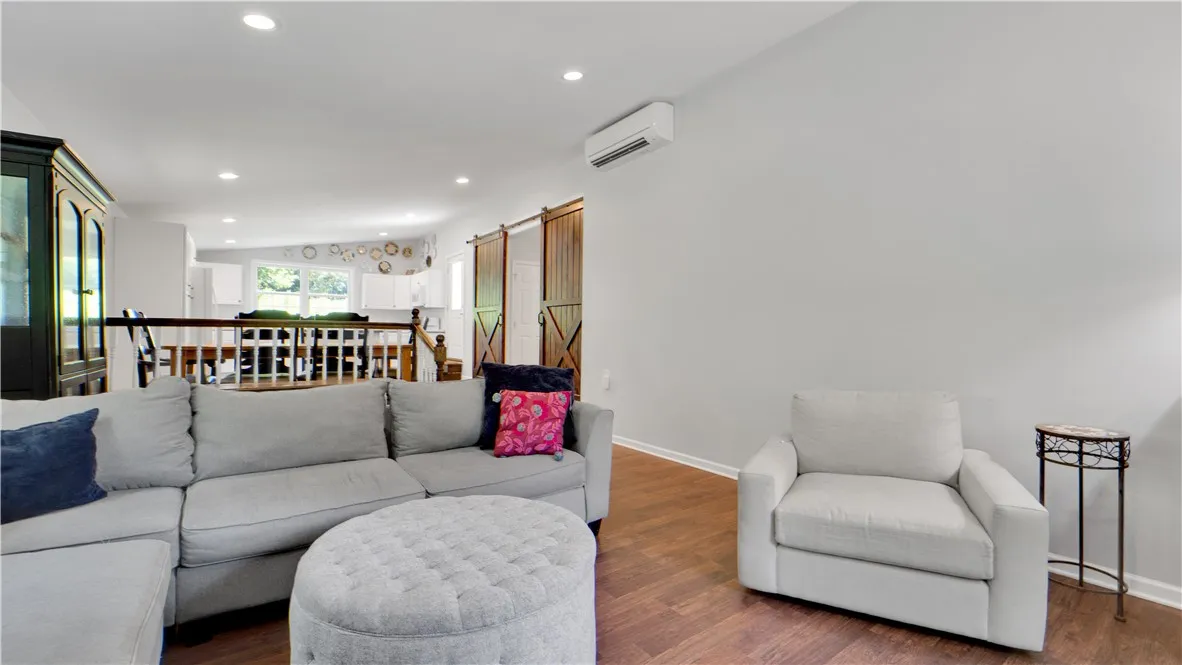 187 South Main Street, Perinton, New York 14450, Perinton, New York 14450, 4 Bedrooms Bedrooms, 13 Rooms Rooms,2 BathroomsBathrooms,Residential,Closed,187 South Main Street, Perinton, New York 14450,0,R1628550