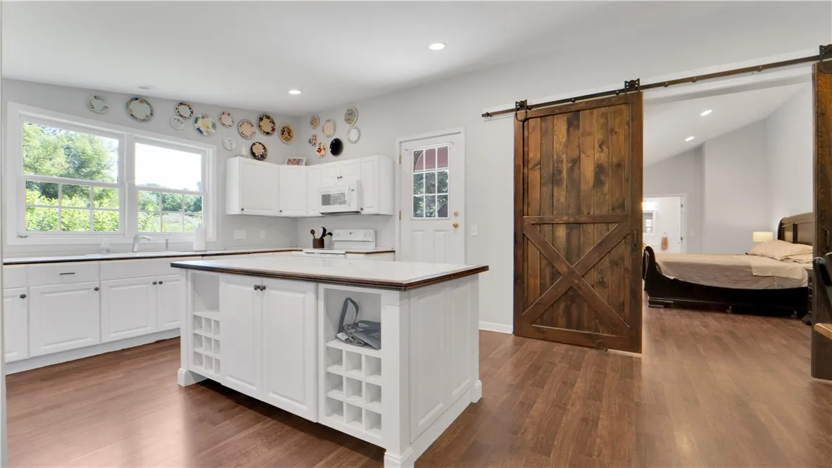 187 South Main Street, Perinton, New York 14450, Perinton, New York 14450, 4 Bedrooms Bedrooms, 13 Rooms Rooms,2 BathroomsBathrooms,Residential,Closed,187 South Main Street, Perinton, New York 14450,0,R1628550