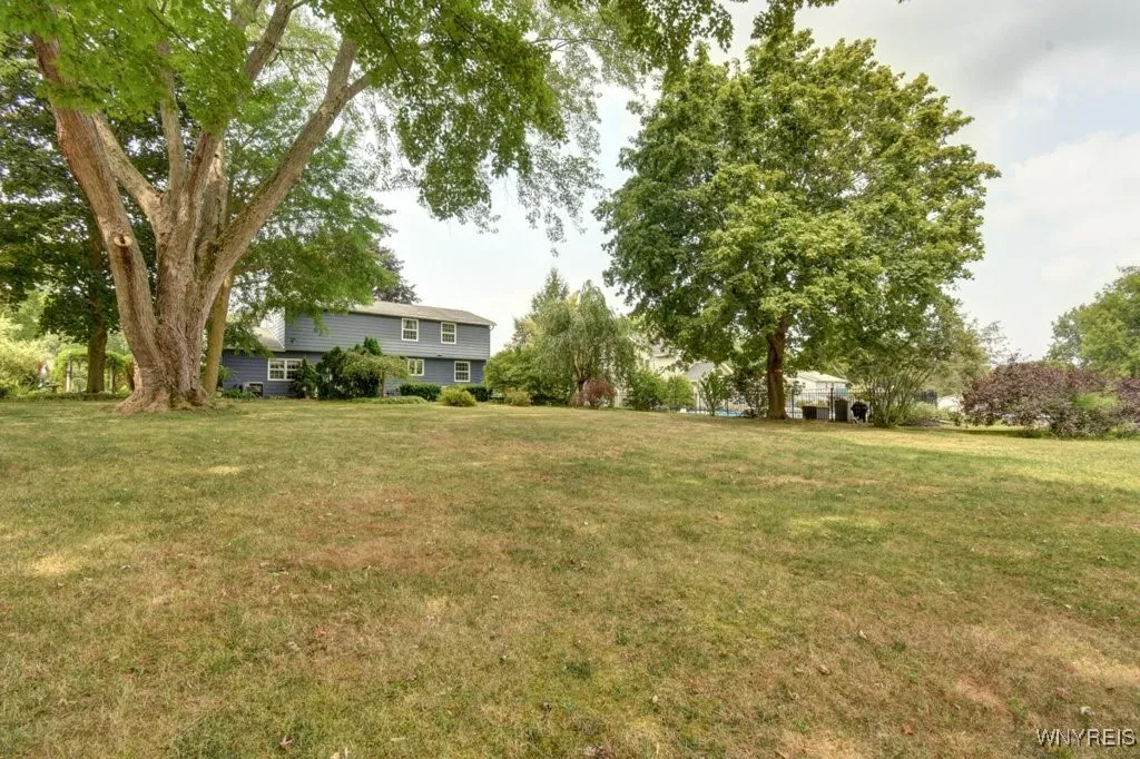 261 Rolling Green Lane, Elma, New York 14059, Elma, New York 14059, 4 Bedrooms Bedrooms, 12 Rooms Rooms,2 BathroomsBathrooms,Residential,Closed,261 Rolling Green Lane, Elma, New York 14059,0,B1630392