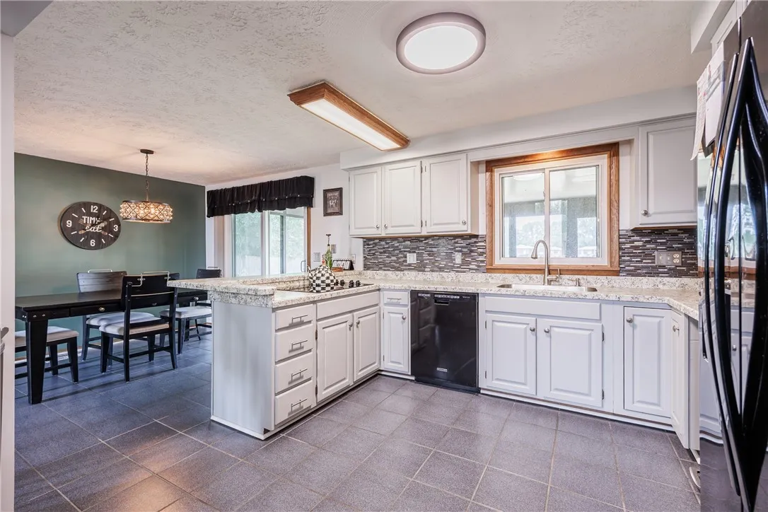 27 Ezio Drive, Gates, New York 14606, Gates, New York 14606, 3 Bedrooms Bedrooms, 6 Rooms Rooms,2 BathroomsBathrooms,Residential,Closed,27 Ezio Drive, Gates, New York 14606,0,R1626994