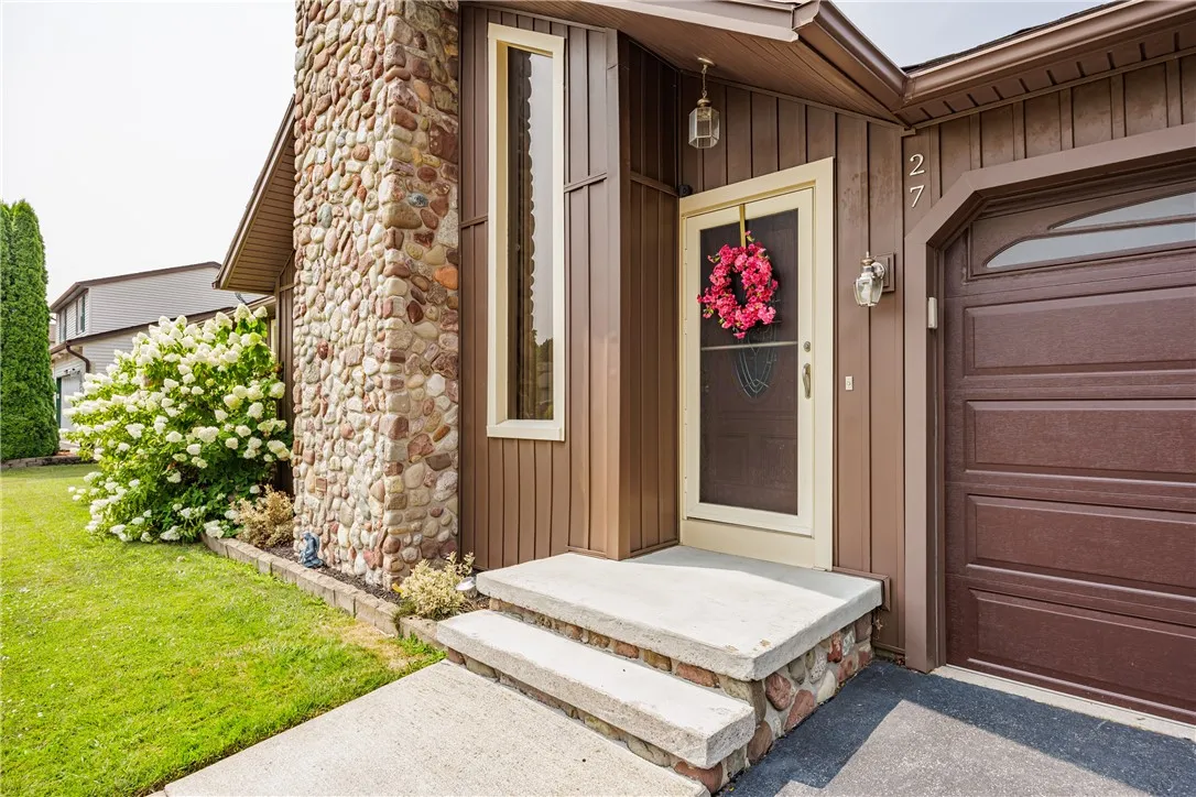27 Ezio Drive, Gates, New York 14606, Gates, New York 14606, 3 Bedrooms Bedrooms, 6 Rooms Rooms,2 BathroomsBathrooms,Residential,Closed,27 Ezio Drive, Gates, New York 14606,0,R1626994