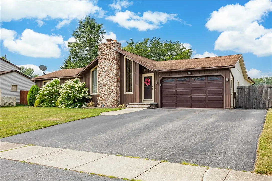 27 Ezio Drive, Gates, New York 14606, Gates, New York 14606, 3 Bedrooms Bedrooms, 6 Rooms Rooms,2 BathroomsBathrooms,Residential,Closed,27 Ezio Drive, Gates, New York 14606,0,R1626994