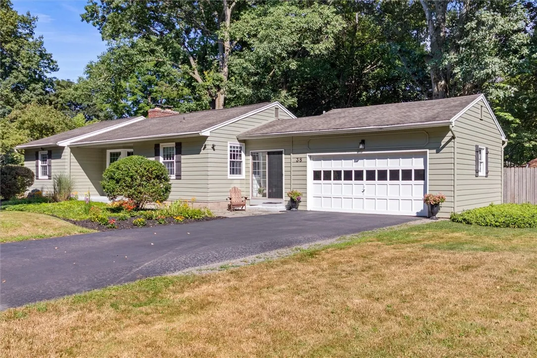 38 Crescent Road, Perinton, New York 14450, Perinton, New York 14450, 3 Bedrooms Bedrooms, 7 Rooms Rooms,1 BathroomBathrooms,Residential,Closed,38 Crescent Road, Perinton, New York 14450,0,R1630562