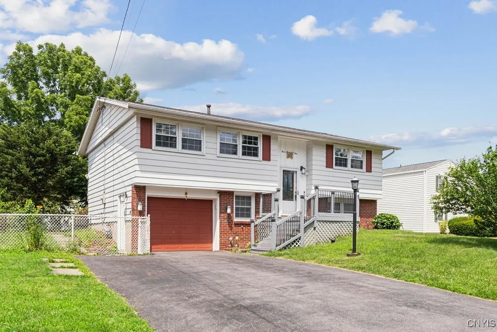 4281 Polaris Course, Clay, New York 13090, Clay, New York 13090, 3 Bedrooms Bedrooms, 9 Rooms Rooms,2 BathroomsBathrooms,Residential Lease,For Rent,4281 Polaris Course, Clay, New York 13090,0,S1630459