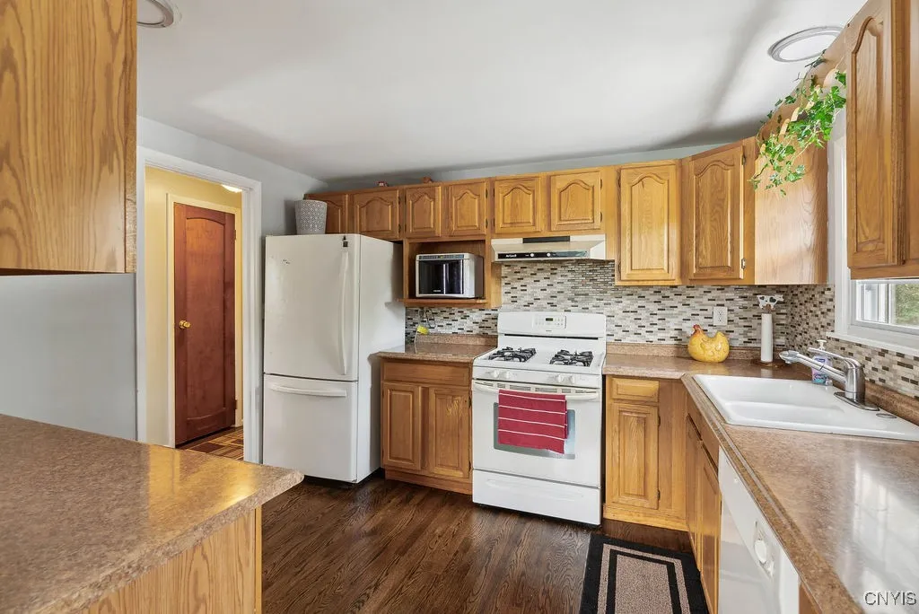 4281 Polaris Course, Clay, New York 13090, Clay, New York 13090, 3 Bedrooms Bedrooms, 9 Rooms Rooms,2 BathroomsBathrooms,Residential Lease,For Rent,4281 Polaris Course, Clay, New York 13090,0,S1630459