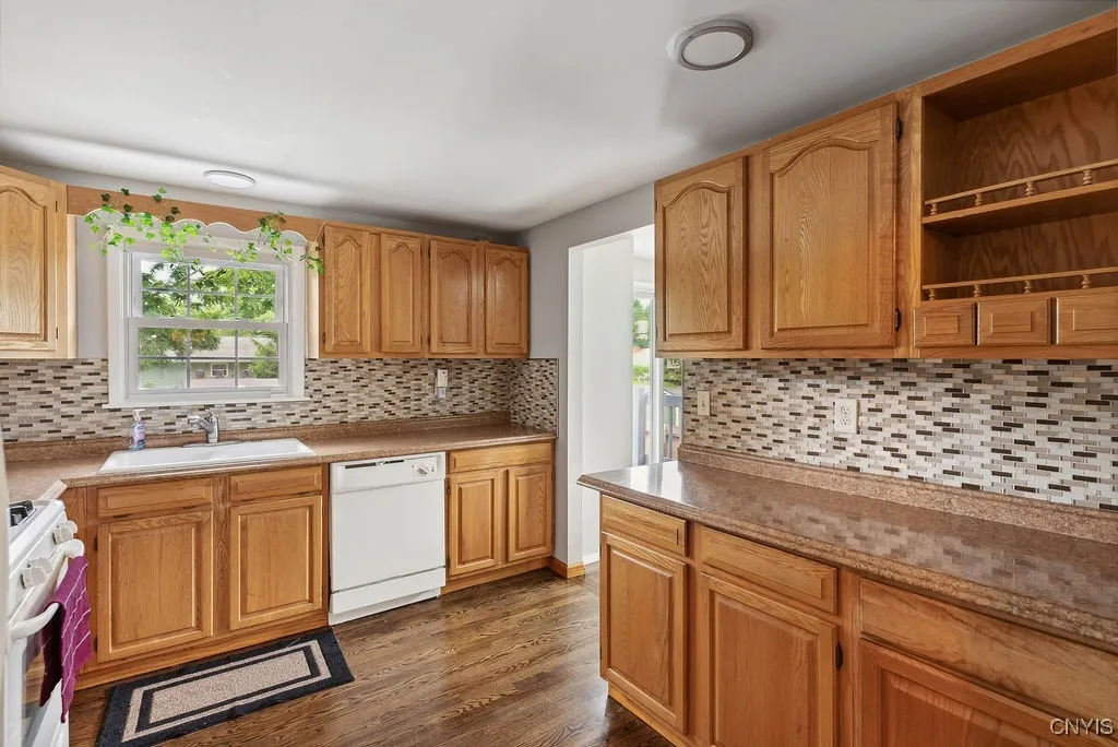 4281 Polaris Course, Clay, New York 13090, Clay, New York 13090, 3 Bedrooms Bedrooms, 9 Rooms Rooms,2 BathroomsBathrooms,Residential Lease,For Rent,4281 Polaris Course, Clay, New York 13090,0,S1630459
