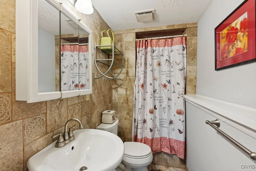 4281 Polaris Course, Clay, New York 13090, Clay, New York 13090, 3 Bedrooms Bedrooms, 9 Rooms Rooms,2 BathroomsBathrooms,Residential Lease,For Rent,4281 Polaris Course, Clay, New York 13090,0,S1630459